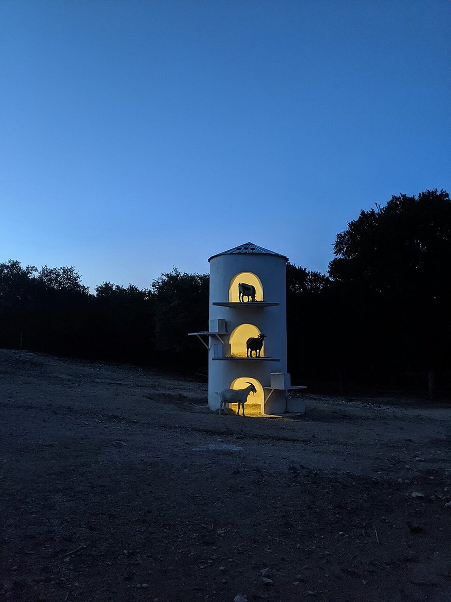 Dripping Springs, TX - Fil:The goat tower at Henly Hills farm in Dripping Springs, TX at night.jpg  – W